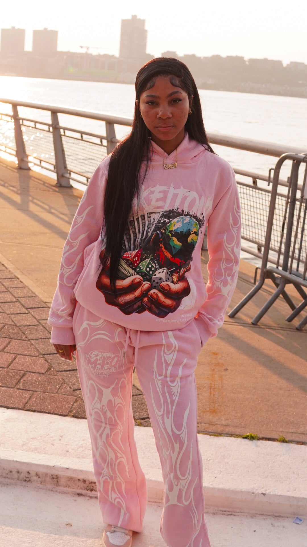 PINK MAKE IT OUT SWEATSUIT